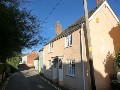 3 bed cottage to rent in Sidmouth - 3 mins walk from town and beach