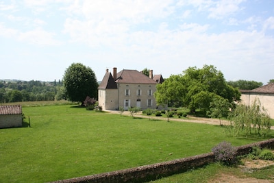 Enjoy nature and tranquility on a renovated former manor (16th-19th centuries)