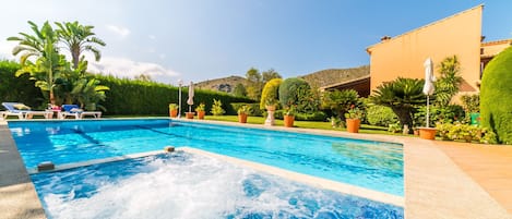 Rural finca with swimming pool, ping-pong and jacuzzi in Pollensa