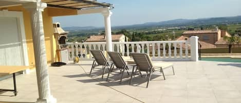 TERRASSE
VUE SUR DROME GARD VAUCLUSE