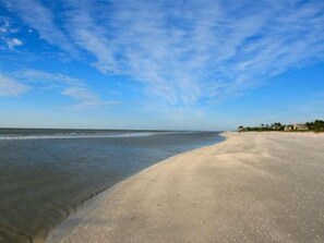 SANDY BEACH RIGHT OUTSIDE YOUR DOORS
ENDLESS STROLLS ON  WORLD CLASS BEACH