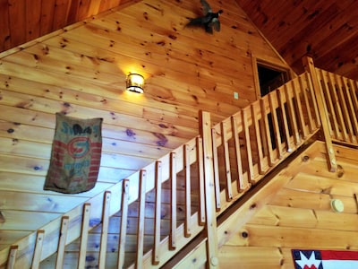 Cozy Up Fireplace and Bubble Up Hot Tub...Near Pigeon Forge and Gatlinburg