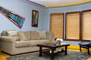 Living Room, flat screen w/ cable, hi-fi with records/turntable, piano