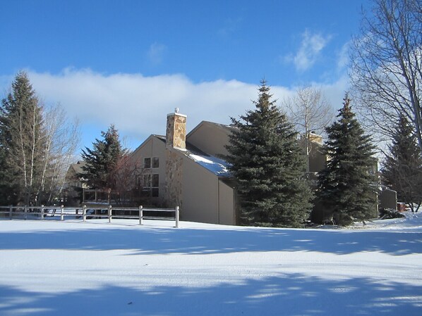 Townhouse located next to open space providing great mountain views