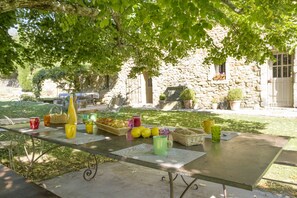 Outdoor dining