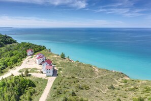 Drone photo of Lake Bluff Preserve upper bluff houses