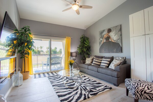 Beautifully decorated living room!