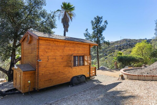 Come relax in this magical tiny cabin.