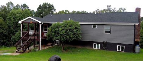 Cozy Cabin boasting Front and Back Porch
