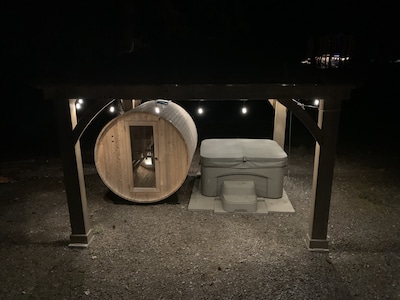 Hera's Chalet with Hot Tub & Sauna