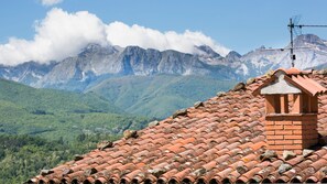 Looking over the rooftop of Cigiano di sotto