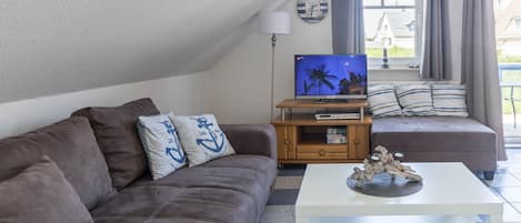 Wohnzimmer Couch und TV