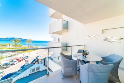 AMAZING LUXURY apartment, right on the beach, 2 bedrooms
