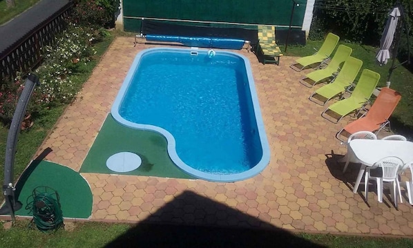 swimming pool