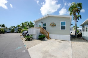 One car driveway with easy access to entrance 