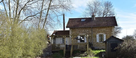 Außenseite Ferienhaus [Sommer]