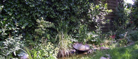 Wasserspiel im Garten