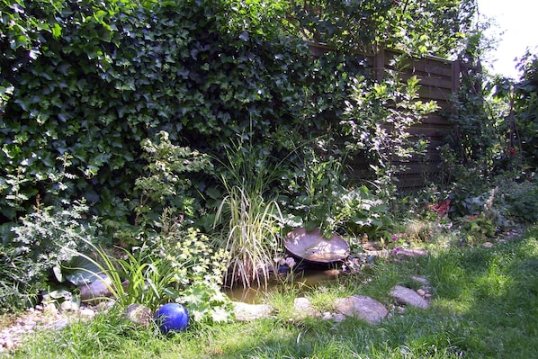 Wasserspiel im Garten