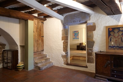 Independent apartment of 100 m2 in medieval residence 