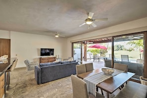 Dining Area | Dishware/Flatware Provided