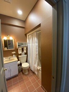 Romantic Boutique Hotel / Bed and Breakfast - Standard King With Gas Fireplace and Whilpool Bathtub