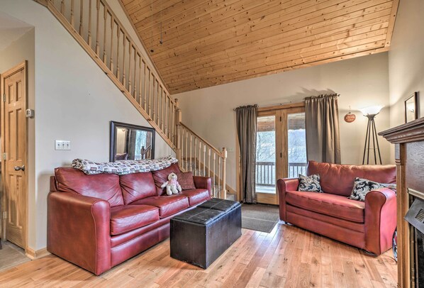 Slatyfork Vacation Rental | 2BR | 2BA | 1,000 Sq Ft | Stairs Required