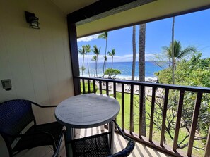 Condo w/ oceanfront views and beach access – WiFi included!