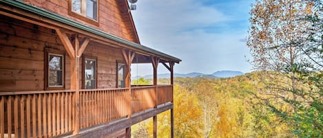 Sevierville Vacation Rental | 3BR | 3.5BA | 2,423 Sq Ft | Stairs Required