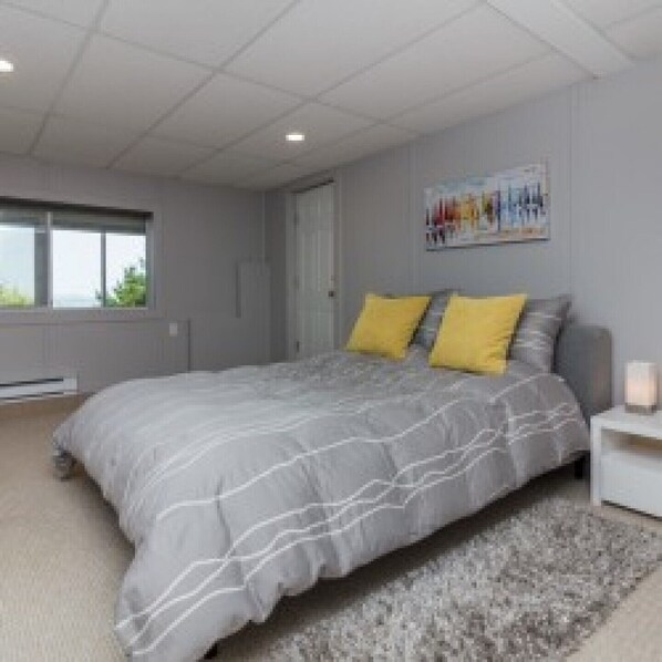 The main bedroom (Queen)