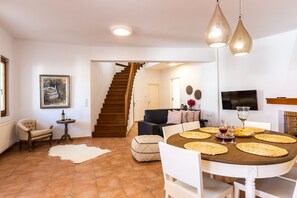 The Bridge House - Living and Dining Area