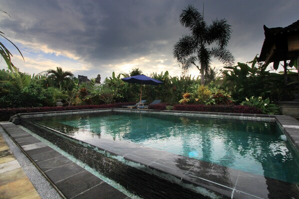 Private pool