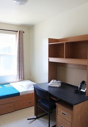 Single Bedroom with Desk and Phone - Linens Provided