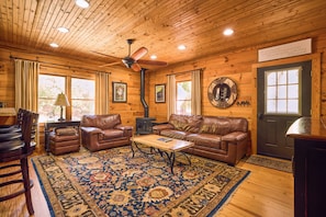 Living Room | Free WiFi | Central A/C | Smart TV | Fireplace