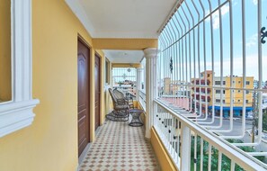 balcony