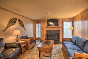 Living Room | 1st Floor | Central Heating | Gas Fireplace | Cable TV