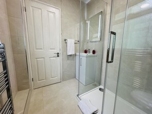 Main bathroom with walk-in shower