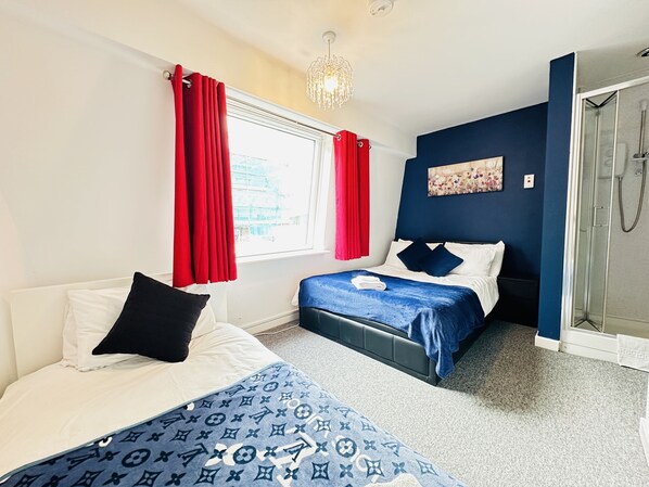 En-suite bedroom with double & single bed