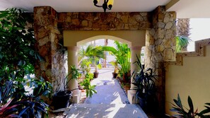 Stunning entry - welcome home!