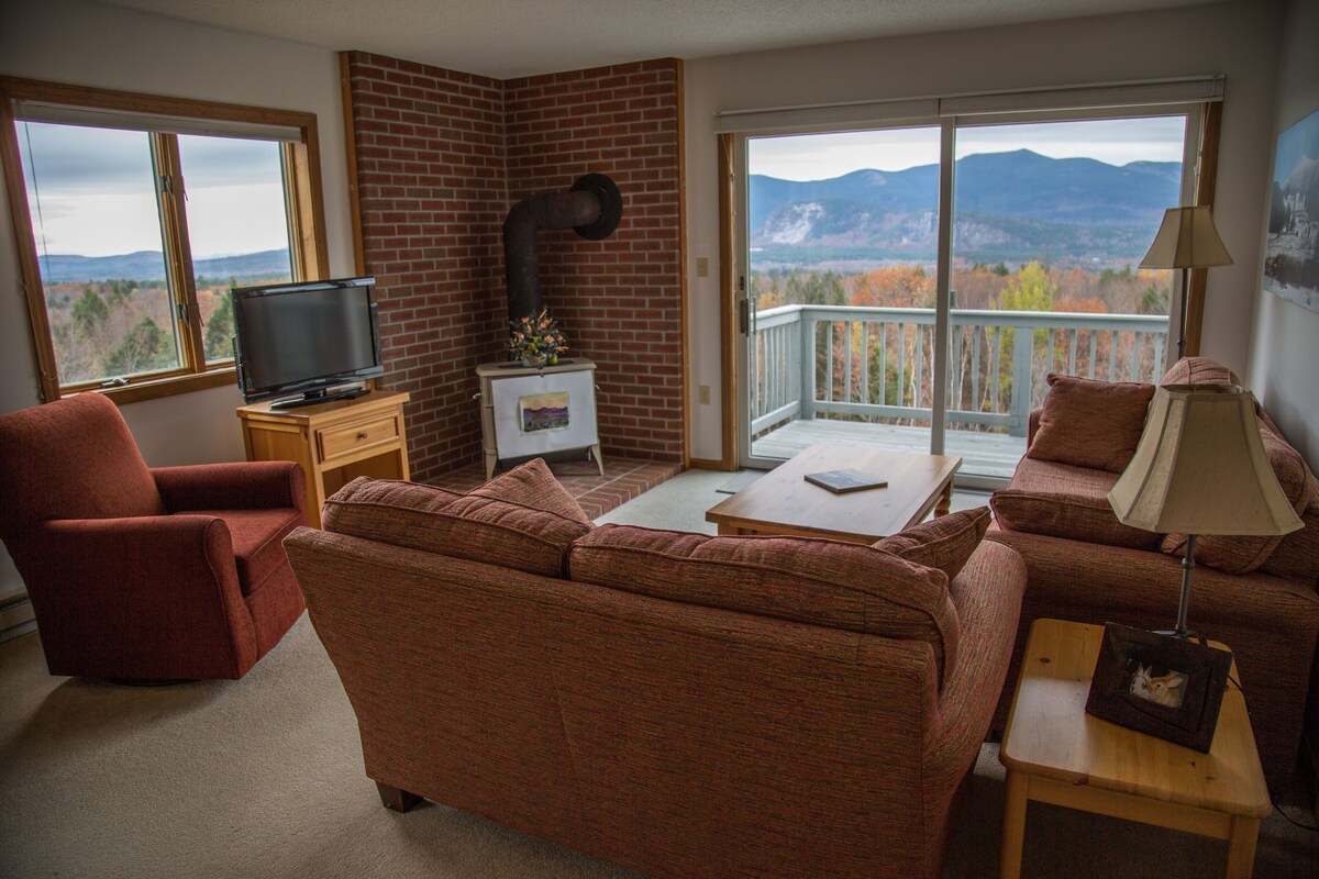 Sunny Condo w/ Outlet Shops, Expansive Mountain, Valley Views Near North Conway
