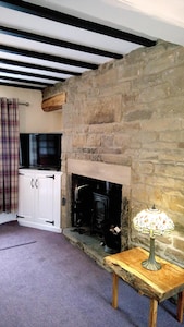  Keys Cottage a lovely pet friendly cottage dating back to the mid 1700's