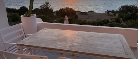Main dining terrace