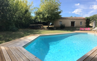 Casa de carácter y cabaña encaramado en el viñedo de Burdeos