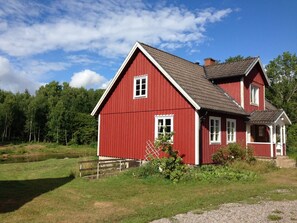 Huset sett ifrån väster