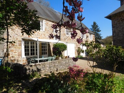  Le Gite De Cadran Solaire (3 Bedrooms, Sleeps 8)