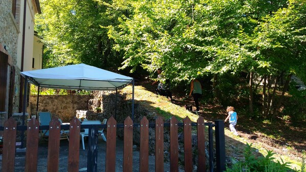 Rural paths of varying difficulty start from the B&B (on foot or mountain bike)