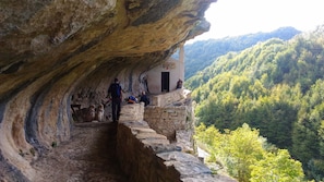 L'Eremo di San Bartolomeo in Legio nel Parco Nazionale Majella 