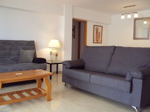 2 Sofas in the Lounge
1 is a double bed settee