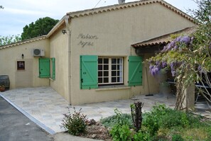 Maison Agnès from the street