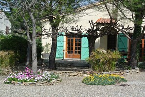 Maison Agnes from the garden