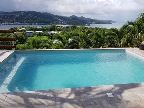 Vue mer depuis la piscine